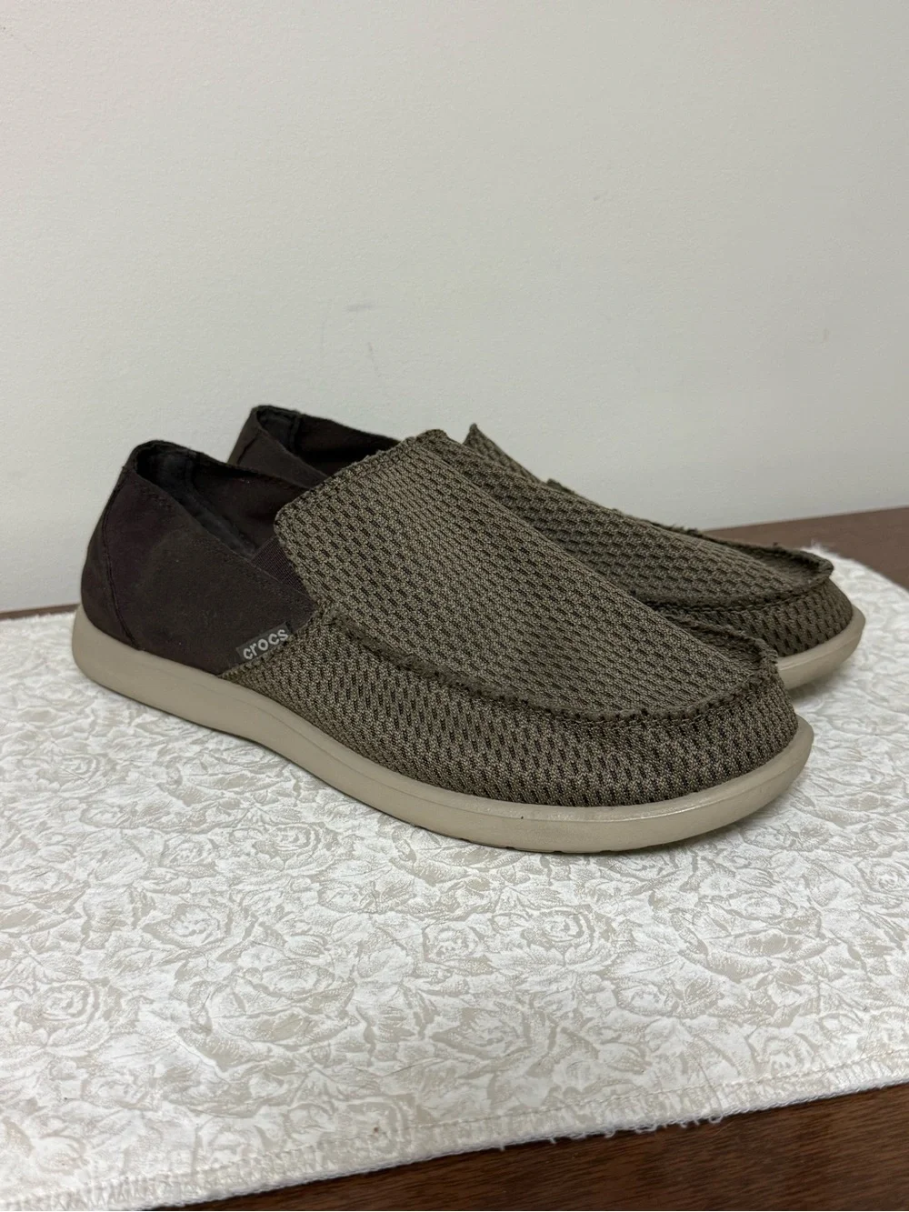 Crocs Men’s Santa Cruz Loafers Slip Ons Size 9 Brown/Tan